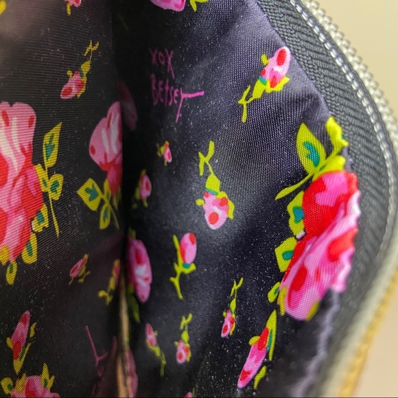 Betsey Johnson‎ Black Quilted Wristlet - Picture 4 of 7